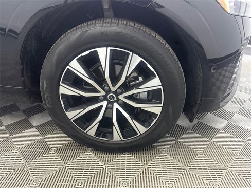 Used 2024 Volvo XC60 B5 Plus image 14