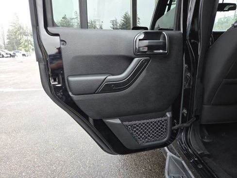 Used 2018 Jeep Wrangler Unlimited Sahara w/ Dual Top Group image 38