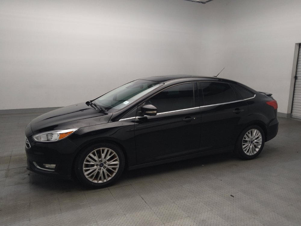Used 2018 Ford Focus Titanium w/ Titanium Technology Package FWD image 2