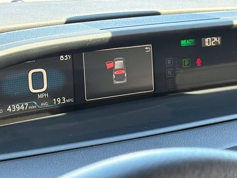 Used 2022 Toyota Prius L Eco FWD image 29