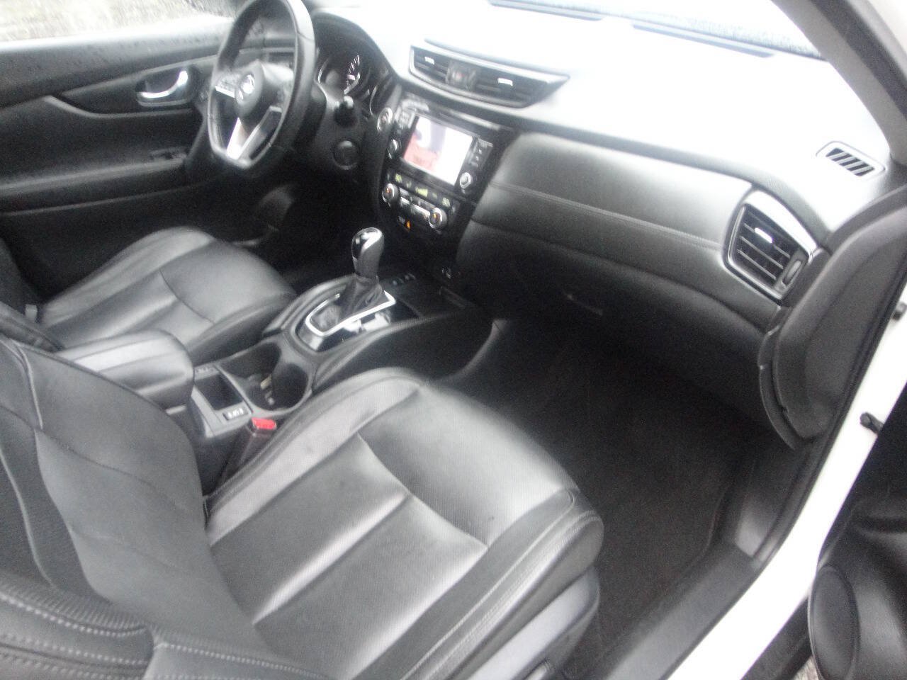 Used 2020 Nissan Rogue SL w/ Premium Package AWD/4WD image 16