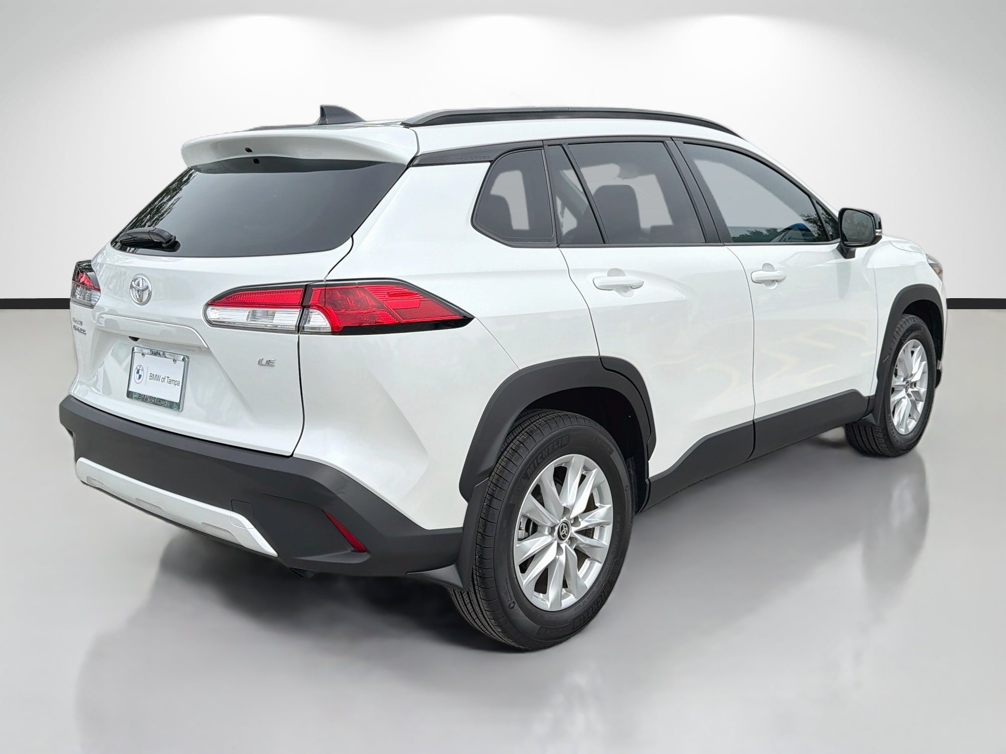 Used 2025 Toyota Corolla Cross LE FWD image 3