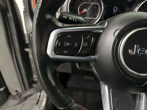 Used 2022 Jeep Gladiator Mojave w/ Cold Weather Group AWD/4WD image 16