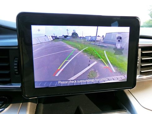 Used 2022 Ford Explorer XLT w/ Equipment Group 202A AWD/4WD image 11