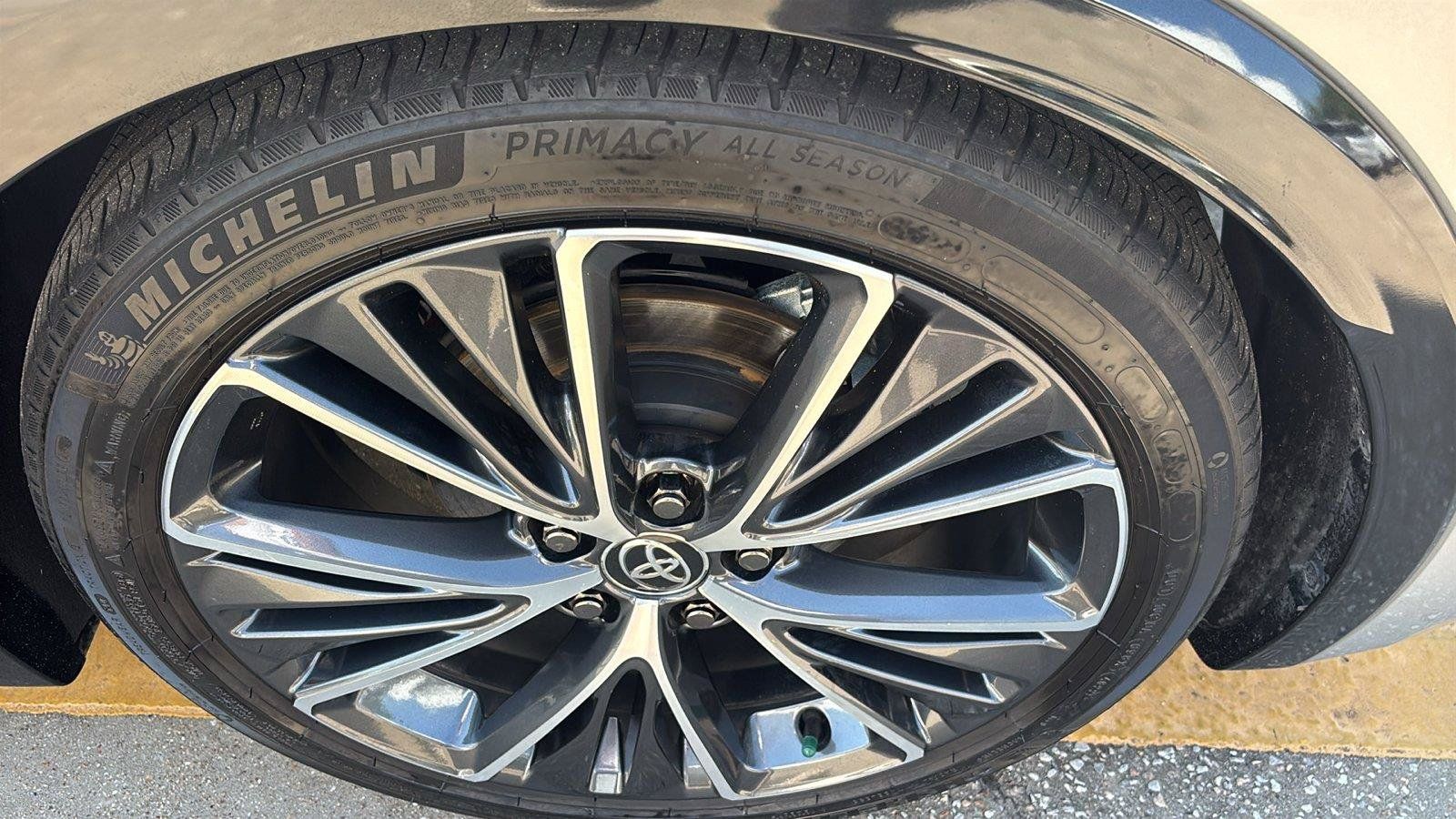 Used 2023 Toyota Prius XLE FWD image 12