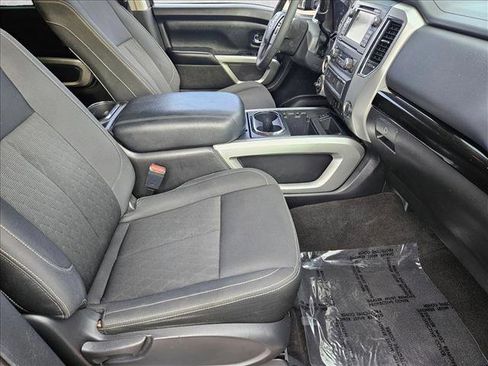 Used 2018 Nissan Titan SV w/ SV Convenience Package image 17