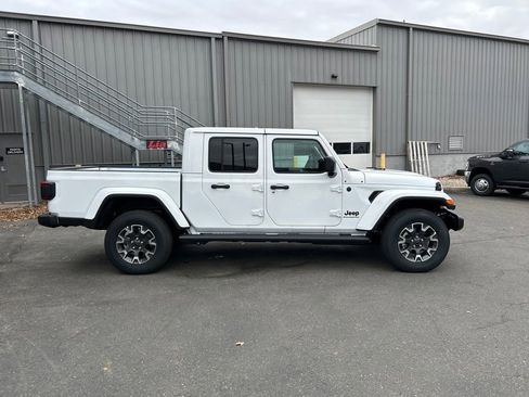 New 2026 Jeep Gladiator Sport image 2