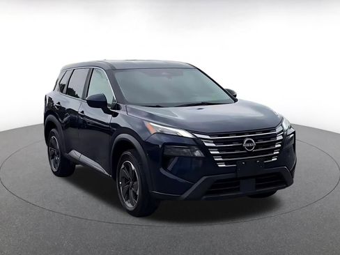 Used 2025 Nissan Rogue SV FWD image 3
