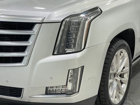 Used 2018 Cadillac Escalade Premium Luxury image 39