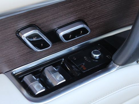 Certified 2024 Land Rover Range Rover Long Wheelbase SE image 13