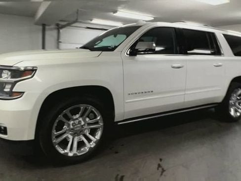 Used 2019 Chevrolet Suburban Premier w/ Premier Plus Edition AWD/4WD image 4