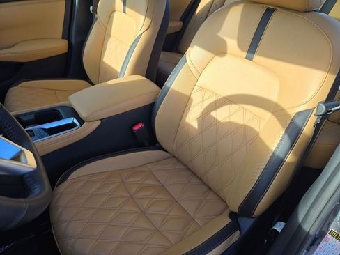 Used 2025 Nissan Sentra SV w/ SV Premium Package image 21