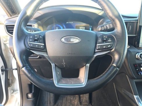 Used 2020 Ford Explorer Platinum w/ Premium Technology Package image 13
