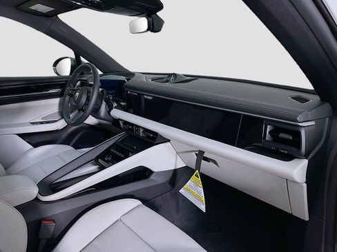 New 2026 Porsche Macan 4S Electric AWD/4WD image 32