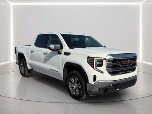 Used 2025 GMC Sierra 1500 SLT RWD image 3