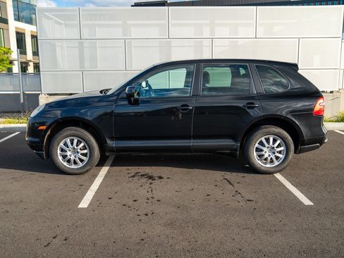 Used 2010 Porsche Cayenne AWD/4WD image 2