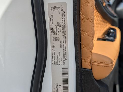 Used 2025 Jeep Grand Cherokee Summit AWD/4WD image 31