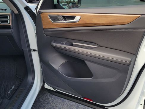 Certified 2025 Volkswagen Atlas SE w/ Panoramic Sunroof Package image 31