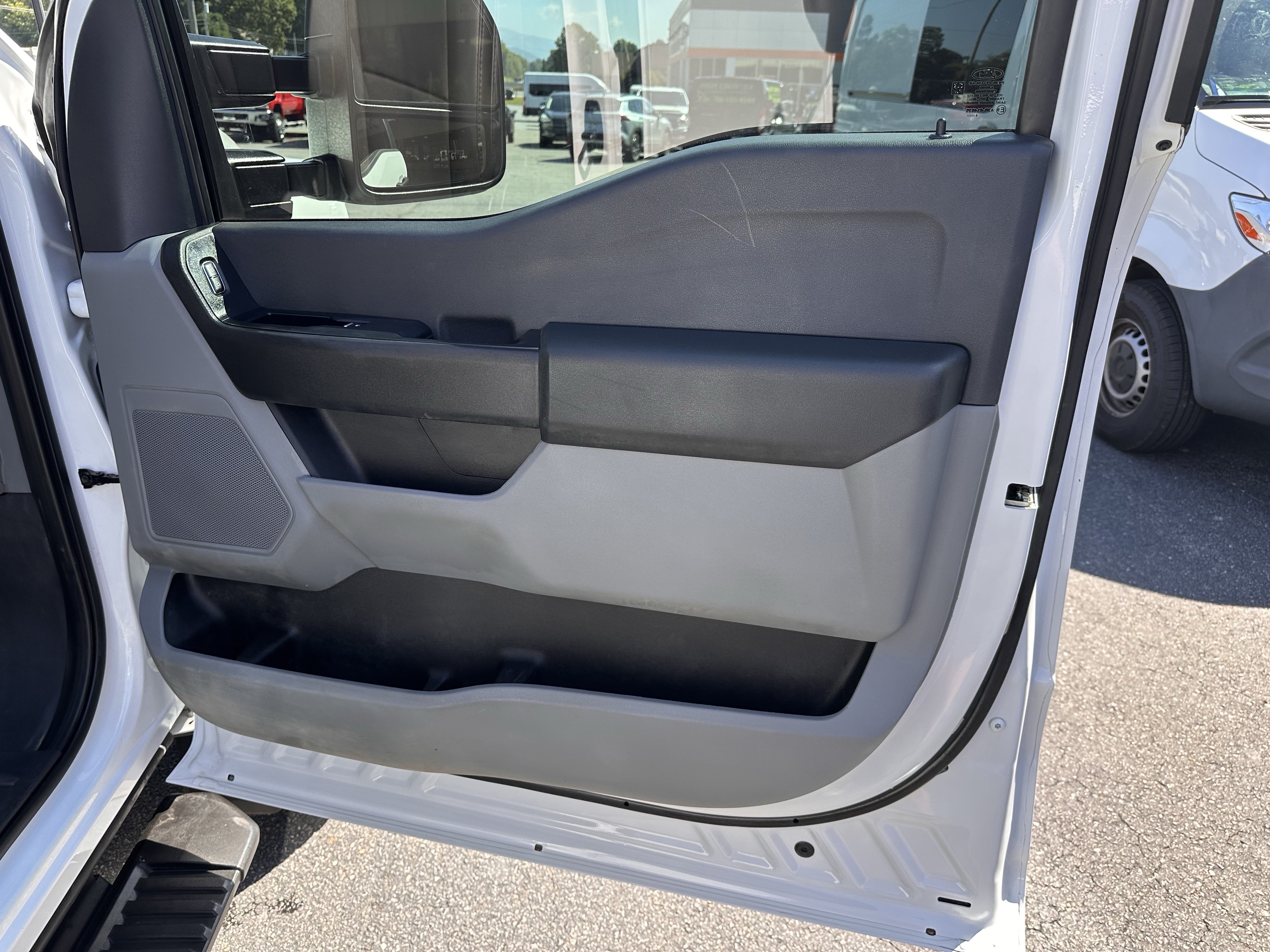 Used 2024 Ford F550 4x4 Crew Cab Super Duty image 11