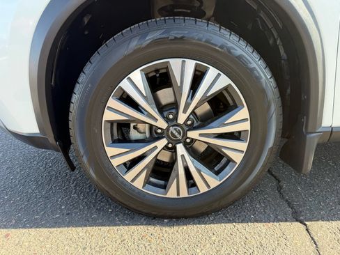 Used 2023 Nissan Rogue SV w/ SV Premium Package FWD image 11