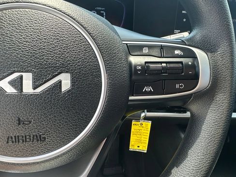 Used 2025 Kia Sportage LX FWD image 14