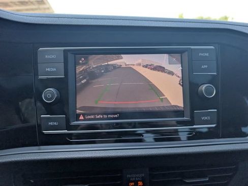 Used 2024 Volkswagen Jetta SE w/ Panoramic Sunroof Package FWD image 16