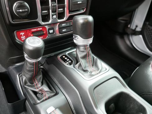 Used 2023 Jeep Wrangler Unlimited Rubicon 4xe AWD/4WD image 24
