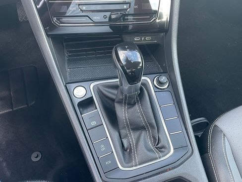 Used 2025 Volkswagen Jetta SE image 44