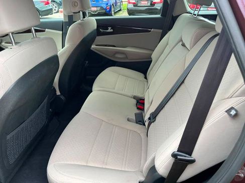 Used 2017 Kia Sorento FWD w/ LX Convenience Package image 12