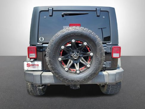 Used 2012 Jeep Wrangler Unlimited Rubicon w/ Connectivity Group AWD/4WD image 4