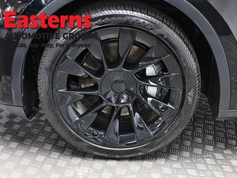 Used 2021 Tesla Model Y Long Range AWD/4WD image 25