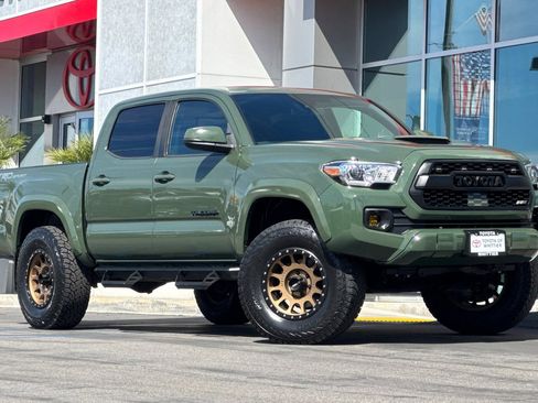 Used 2021 Toyota Tacoma TRD Sport w/ Technology Package image 2
