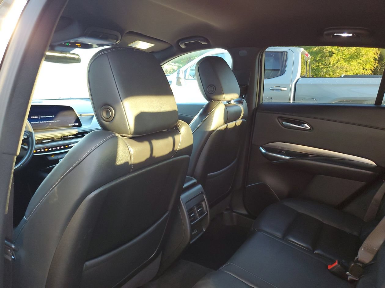 Used 2025 Cadillac XT4 Premium Luxury FWD image 9