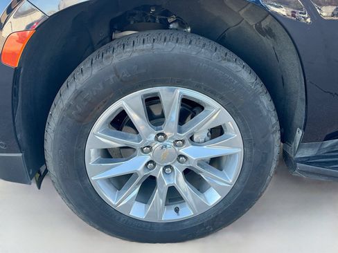 Used 2024 Chevrolet Suburban Premier w/ Advanced Technology Package AWD/4WD image 34