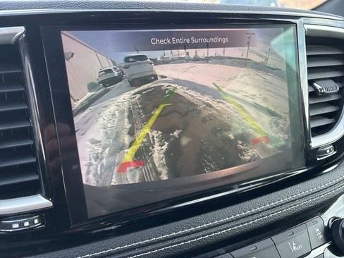 Used 2022 Chrysler Pacifica Touring image 23