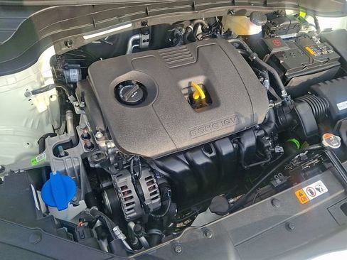 Used 2025 Kia Soul LX w/ LX Technology Package FWD image 28