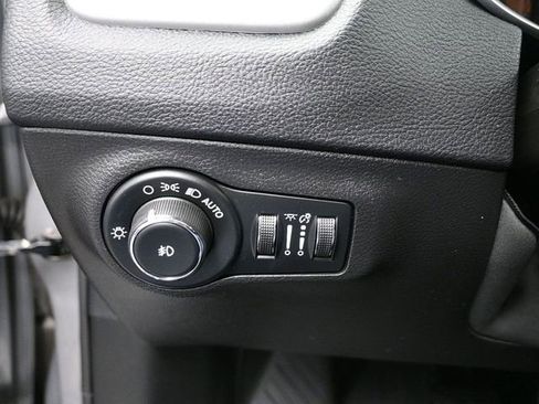 Used 2020 Jeep Compass Latitude w/ Cold Weather Group image 11