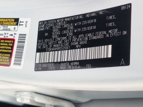 Used 2024 Toyota Highlander XLE image 37