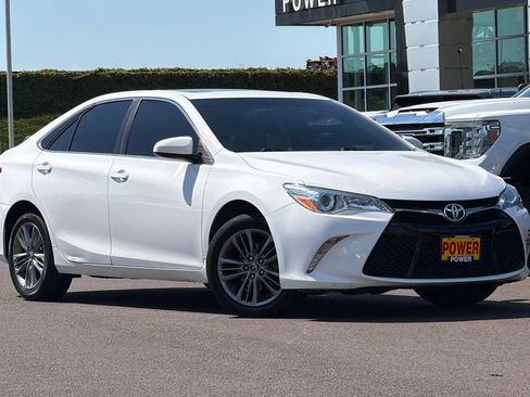 Used 2017 Toyota Camry SE FWD image 2