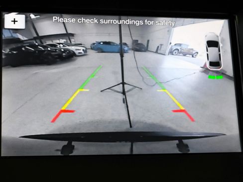 Used 2019 Ford Edge Titanium image 25