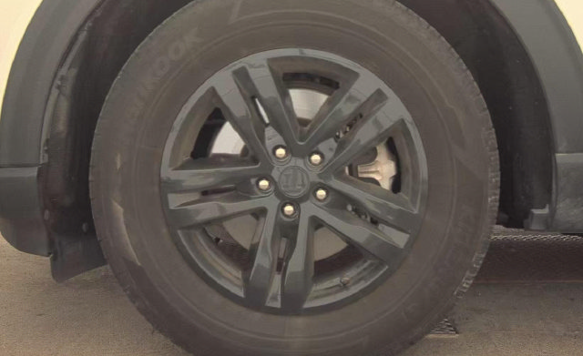 Used 2024 Ford Explorer XLT RWD image 3