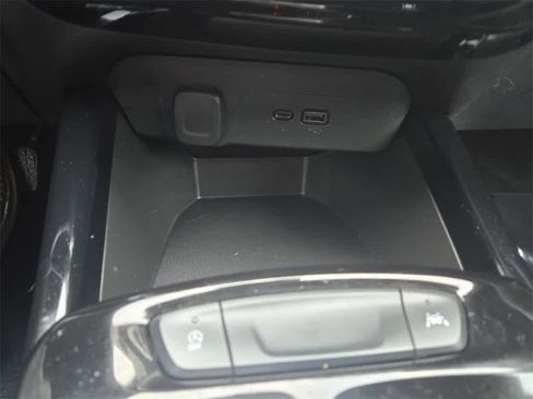 Used 2024 Chevrolet Trax RS image 18