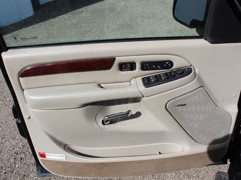 Used 2006 Cadillac Escalade ESV AWD image 17