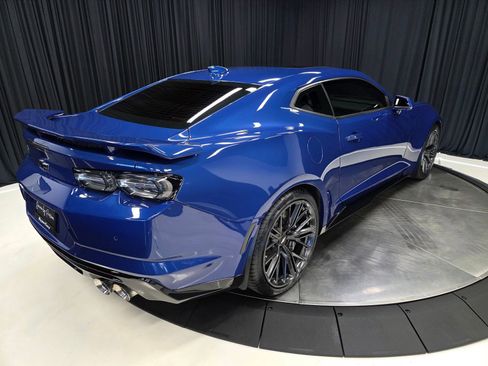 Used 2019 Chevrolet Camaro ZL1 RWD image 12