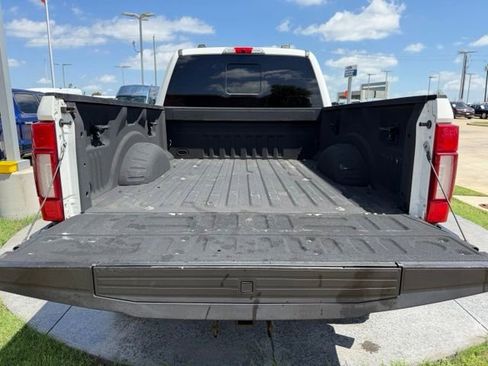 Used 2022 Ford F250 Platinum w/ FX4 Off-Road Package AWD/4WD image 7