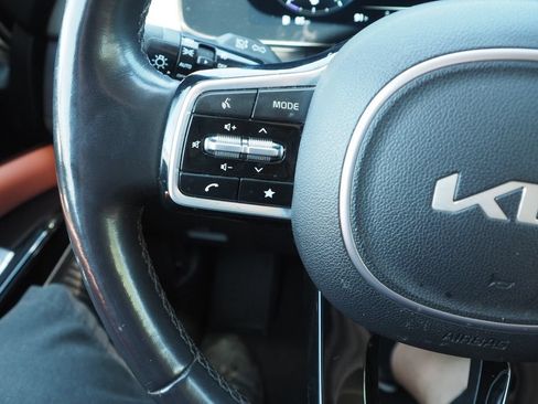 Used 2024 Kia Carnival SX Prestige FWD image 30