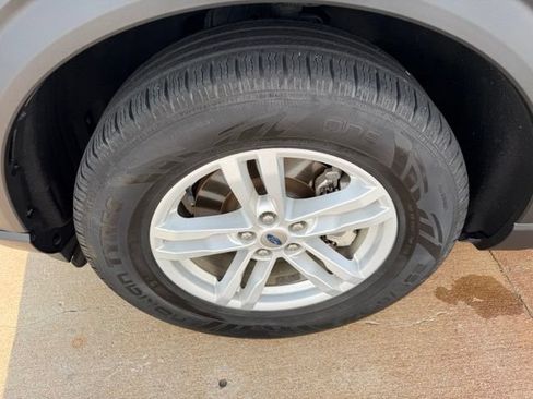 Used 2023 Ford Explorer XLT AWD/4WD image 31