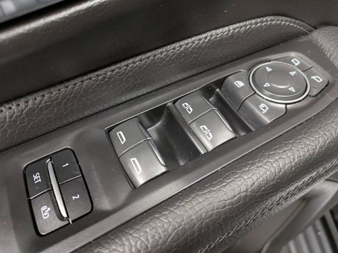 Used 2021 GMC Yukon Denali w/ Denali Premium Package image 9