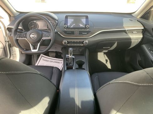 Used 2025 Nissan Altima 2.5 SV FWD image 18