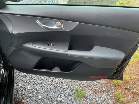 Used 2022 Kia Forte LXS w/ LXS Technology Package FWD image 21